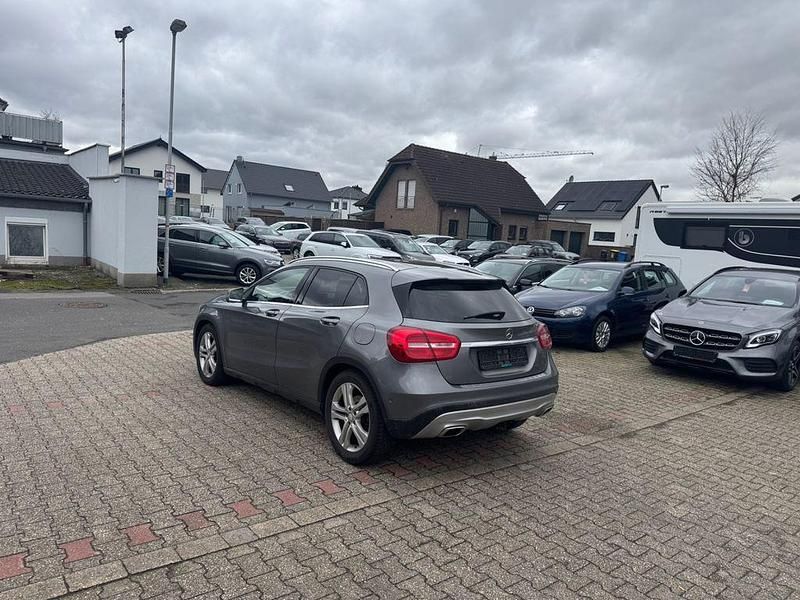 Gebraucht Mercedes GLA220 170 PS (125 kW) 2014 Grau SUV