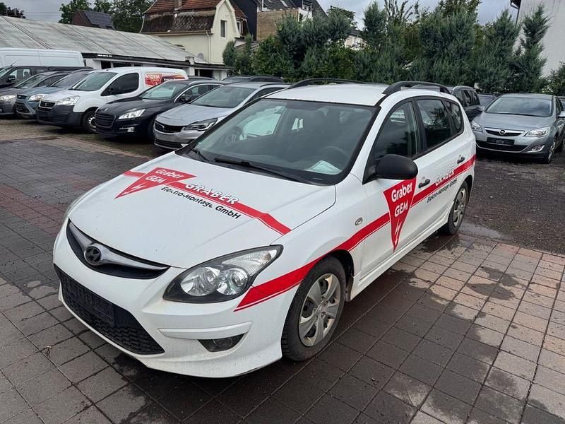 Weiß Gebraucht 2011 Hyundai i30 Edition Kombi | 1.250 € (Guter Preis) - Bild 1/4