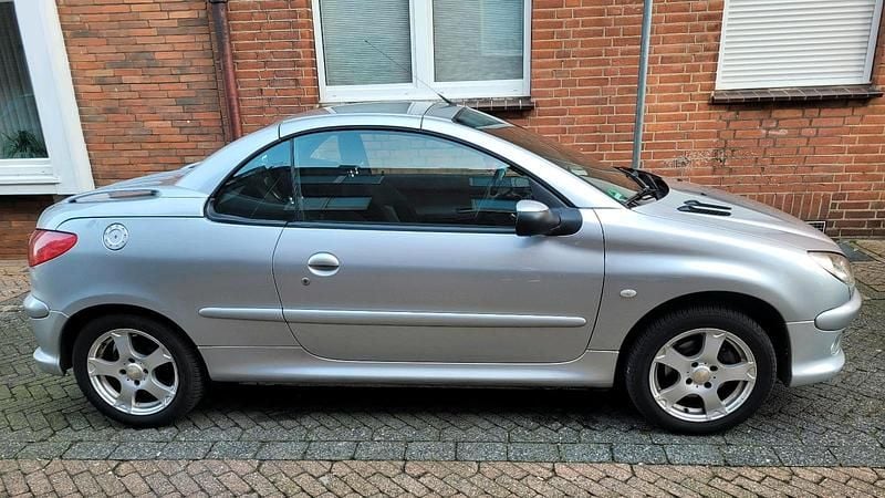 Gebraucht Peugeot 206 CC 109 PS (80 kW) 2005 Grau Cabrio
