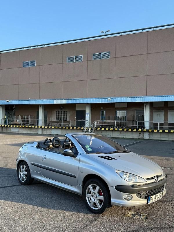 Silber Gebraucht 2001 Peugeot 206 CC Cabrio | 2.000 € - Bild 1/4