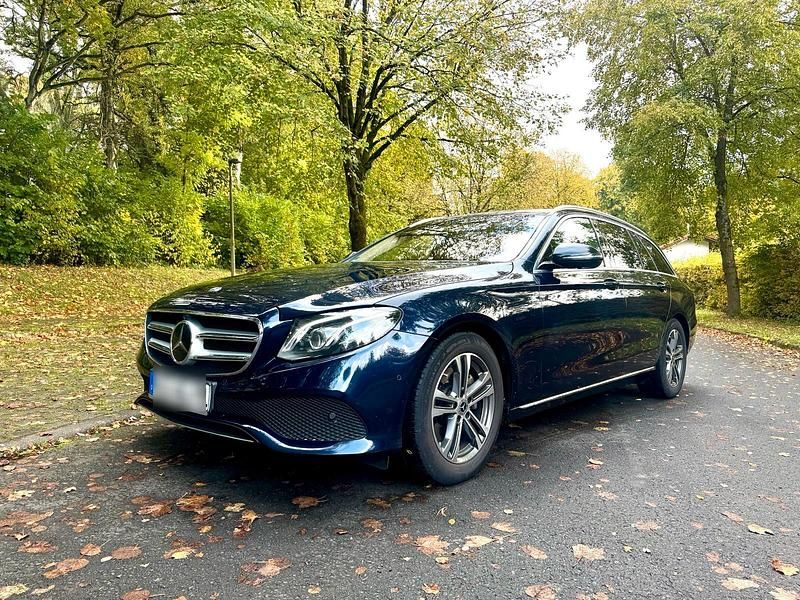 Gebraucht Mercedes E220 194 PS (142 kW) 2017 Blau Kombi