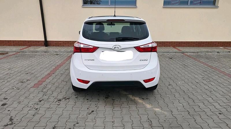Gebraucht Hyundai ix20 125 PS (91 kW) 2017 Weiß Kleinwagen