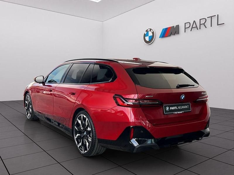 Nowe BMW 530e Performance 299 KM (219 kW) 2026 Czerwony Kombi