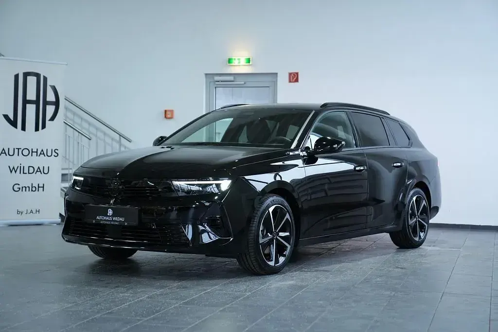 Neu Opel Astra 131 PS (96 kW) 2025 Lackierung schwarz perla nera/ Kleinwagen