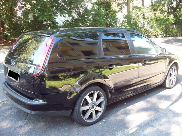 Gebraucht Ford Focus Sport 116 PS (85 kW) 2005 Schwarz Kombi