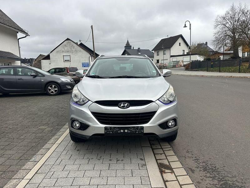 Grau Gebraucht 2012 Hyundai ix35 Premium SUV | 8.700 € (Fairer Preis) - Bild 1/4