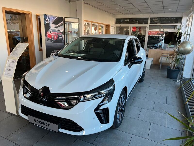 Weiß Gebraucht 2024 Mitsubishi Colt Plus Limousine | 18.990 € (Fairer Preis) - Bild 1/4