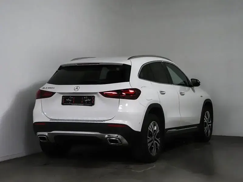 Gebraucht Mercedes GLA250 Progressive 218 PS (160 kW) 2025 Weiß SUV