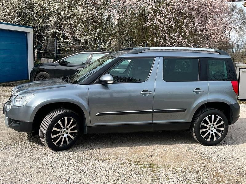 Gebraucht Skoda Yeti Active 105 PS (77 kW) 2012 Grau SUV