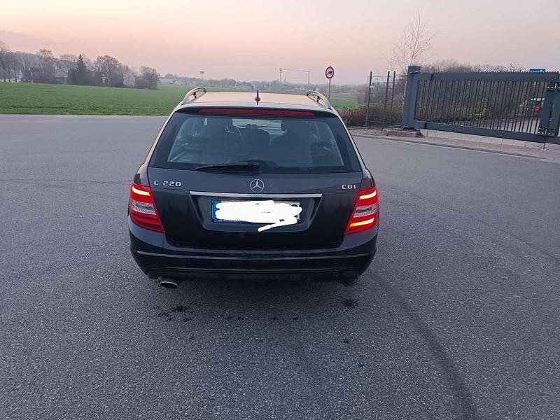 Gebraucht Mercedes 220 170 PS (125 kW) 2012 Schwarz Kombi