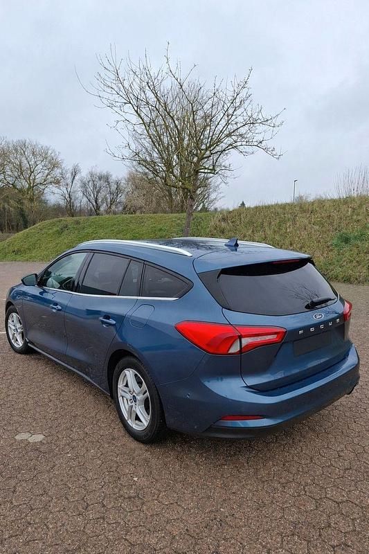 Gebraucht Ford Focus Cool & Connect 125 PS (91 kW) 2020 Blau Kombi