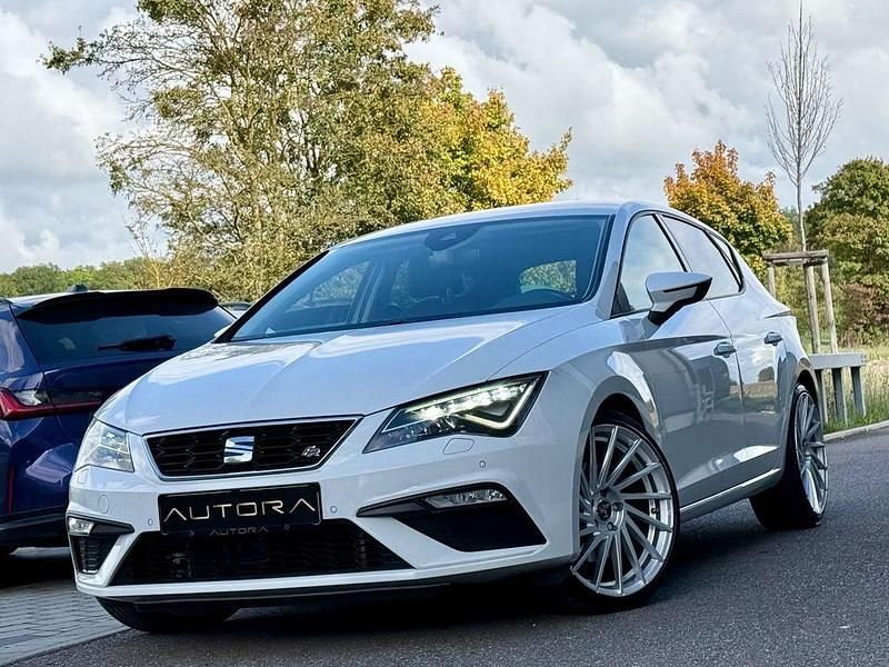 Weiß Gebraucht 2018 Seat Leon FR Limousine | 15.490 € (Fairer Preis) - Bild 1/4