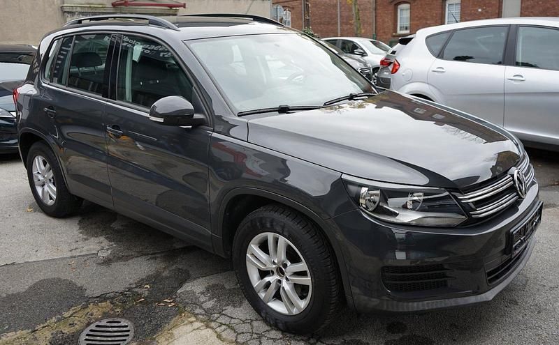 Gebraucht VW Tiguan Trendline 122 PS (89 kW) 2015 Grau SUV