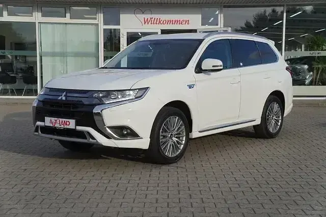 Gebraucht Mitsubishi Outlander P-HEV 224 PS (164 kW) 2021 Andenweiss SUV