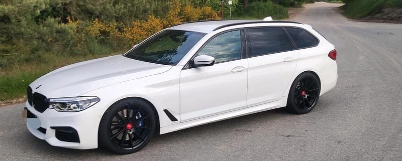Weiß Gebraucht 2018 BMW 540 M Performance Kombi | 37.999 € - Bild 1/4