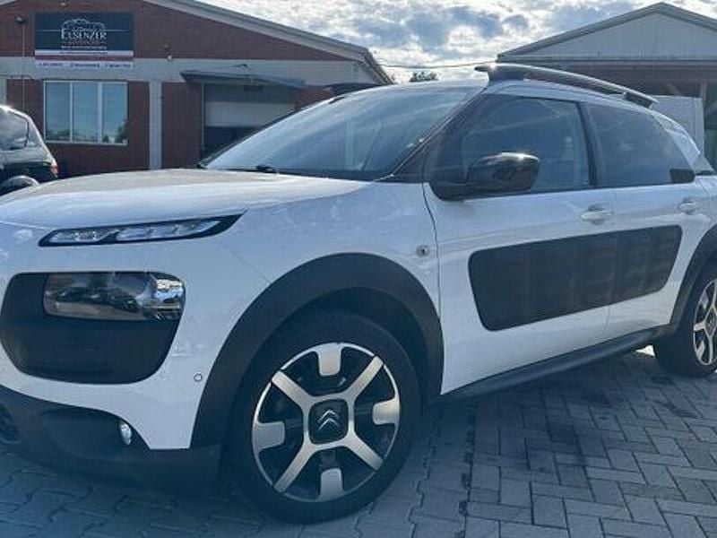 Weiss Gebraucht 2015 Citroën C4 Limousine | 7.999 € - Bild 1/4