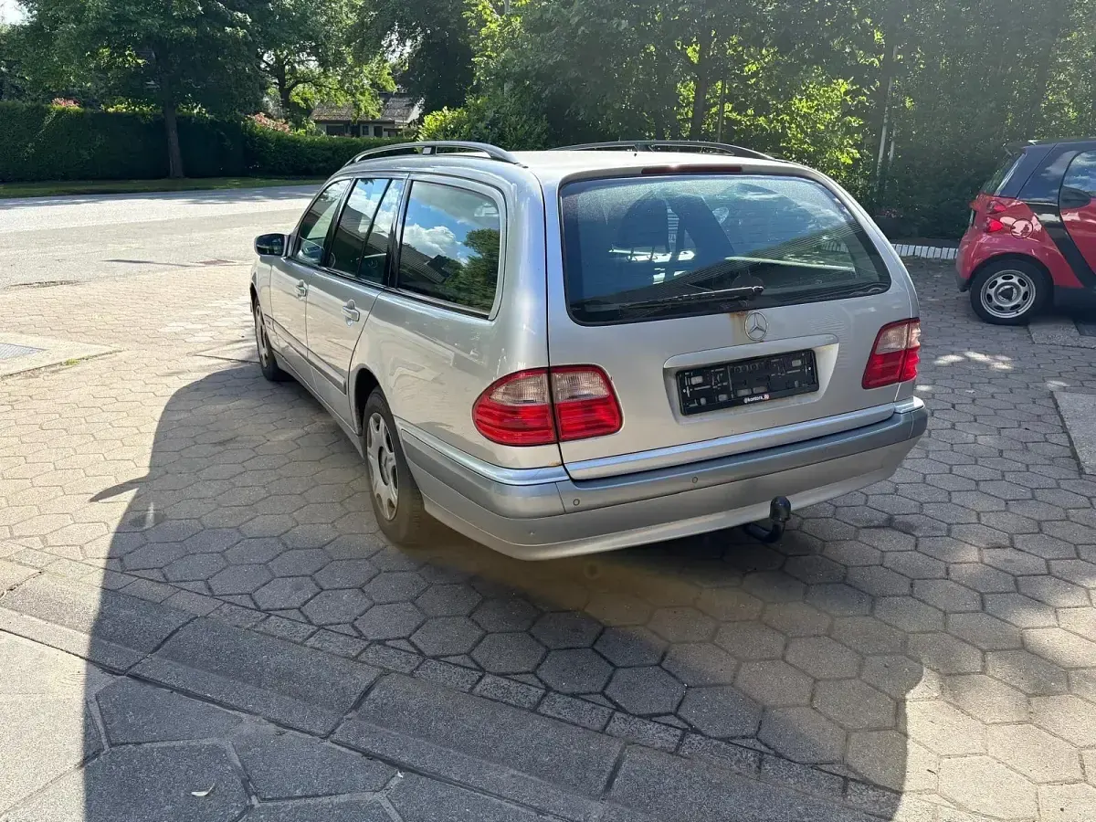 Gebraucht Mercedes E220 150 PS (110 kW) 2003 Silber Kombi
