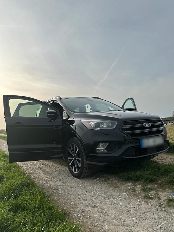 Usata Ford Kuga 150 CV (110 kW) 2017 Nero SUV