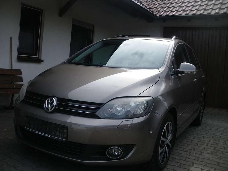 Kaschmirbraun metallic Gebraucht 2010 VW Golf Plus Cross Team Van / Kleinbus | 3.600 € (Guter Preis) - Bild 1/4