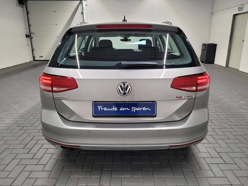 Gebraucht VW Passat 179 PS (131 kW) 2015 Silber (silbermet.) Kombi