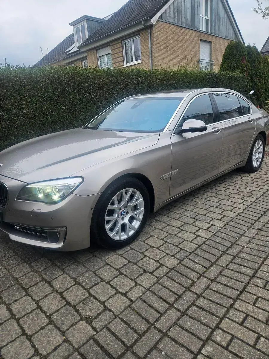 Gebraucht BMW 730 Exclusive 258 PS (189 kW) 2014 Grau Limousine