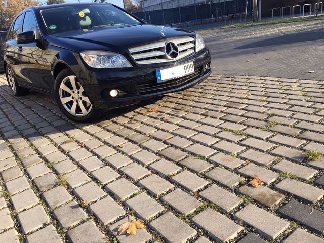 Schwarz Gebraucht 2009 Mercedes C220 Limousine | 7.200 € (Fairer Preis) - Bild 1/4