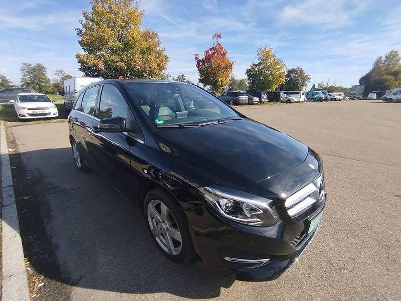 Gebraucht Mercedes B200 136 PS (100 kW) 2016 Schwarz Van / Kleinbus