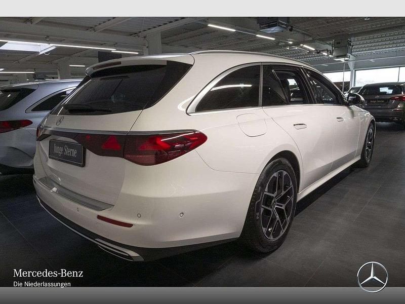 Gebraucht Mercedes E220 Avantgarde 197 PS (144 kW) 2024 Weiß Limousine