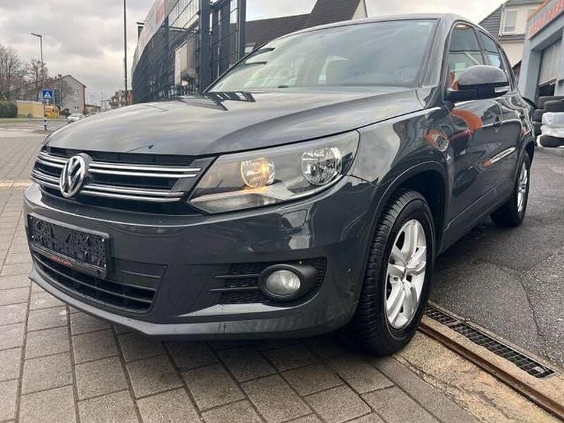 Grau Gebraucht 2015 VW Tiguan Trendline SUV | 11.900 € (Guter Preis) - Bild 1/4