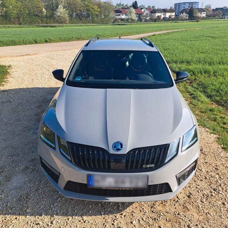 Grau Gebraucht 2020 Skoda Octavia RS Kombi | 20.990 € (Superpreis) - Bild 1/4