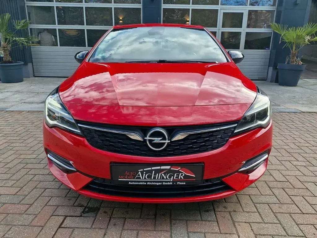 Używany Opel Astra Edition 110 KM (80 kW) 2019 Czerwony Sedan/Limuzyna
