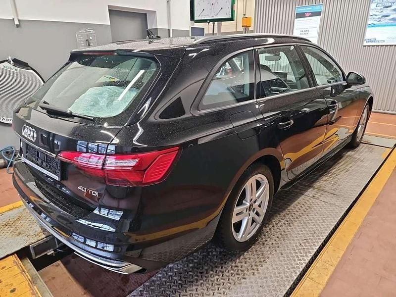 Gebraucht Audi A4 Advanced 204 PS (150 kW) 2023 Mythosschwarz metallic Kombi