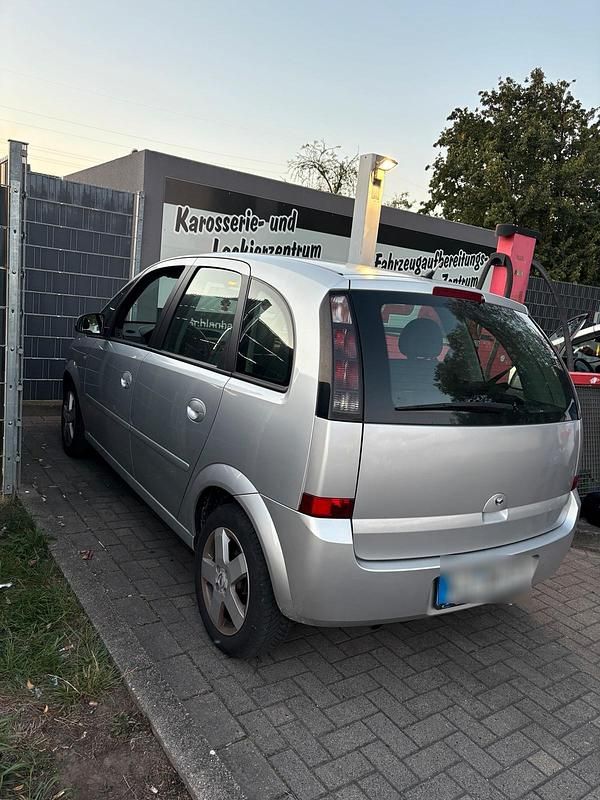 Silber Gebraucht 2005 Opel Meriva Van / Kleinbus | 2.000 € (Fairer Preis) - Bild 1/3
