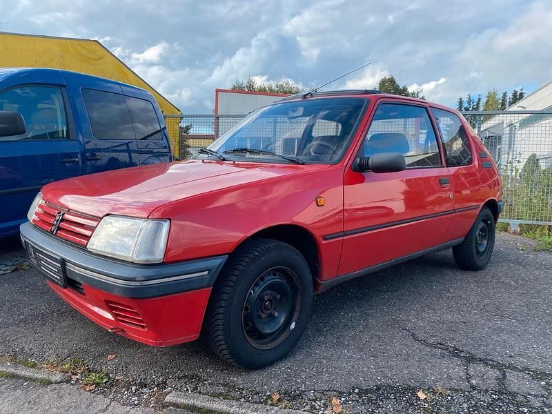 Rot Gebraucht 1995 Peugeot 205 Forever Kleinwagen | 1.290 € - Bild 1/4