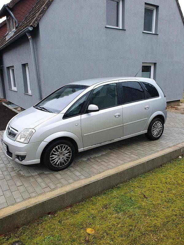 Gebraucht Opel Meriva 108 PS (79 kW) 2009 Silber Van / Kleinbus
