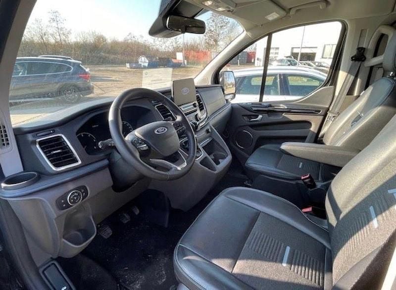 Gebraucht Ford Tourneo Active 150 PS (110 kW) 2023 Schwarz Van / Kleinbus