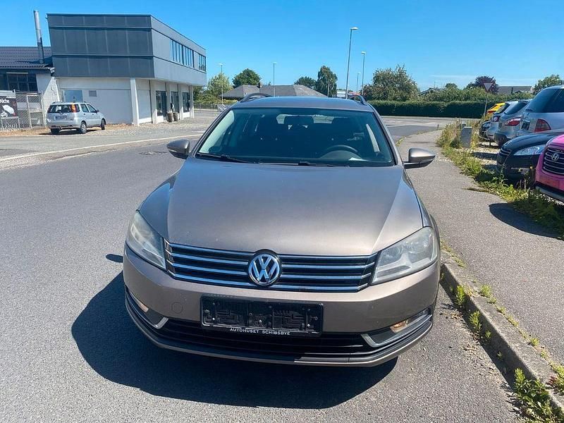 Braun Gebraucht 2011 VW Passat Trendline Kombi | 3.000 € (Guter Preis) - Bild 1/4
