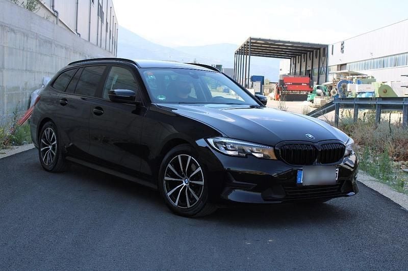 Schwarz Gebraucht 2022 BMW 320 Kombi | 17.300 € (Superpreis) - Bild 1/4