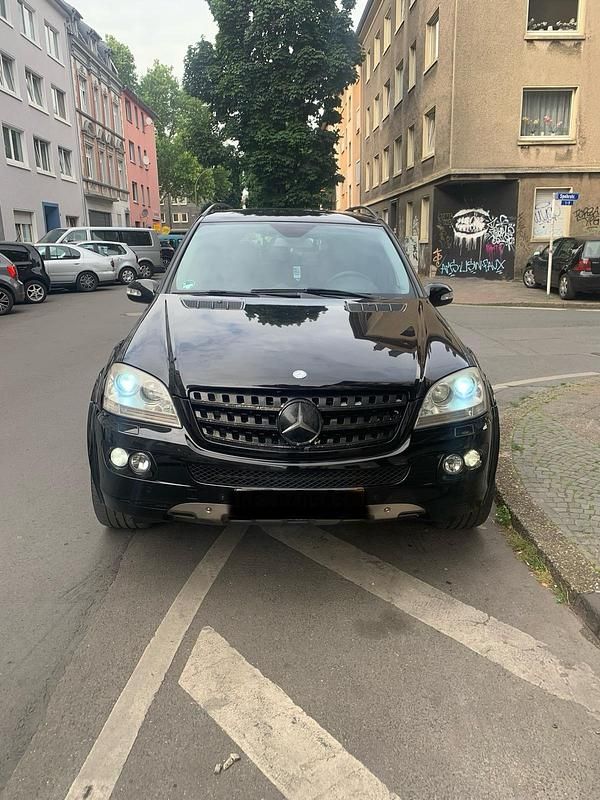 Schwarz Gebraucht 2008 Mercedes ML420 SUV | 6.700 € (Fairer Preis) - Bild 1/4
