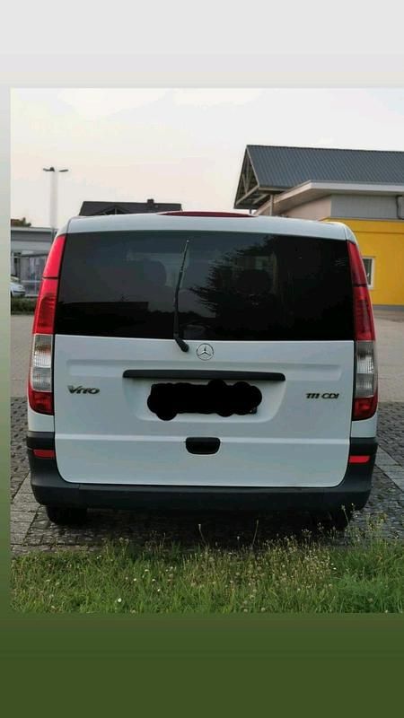 Weiß Gebraucht 2009 Mercedes Vito Van / Kleinbus | 3.700 € - Bild 1/4