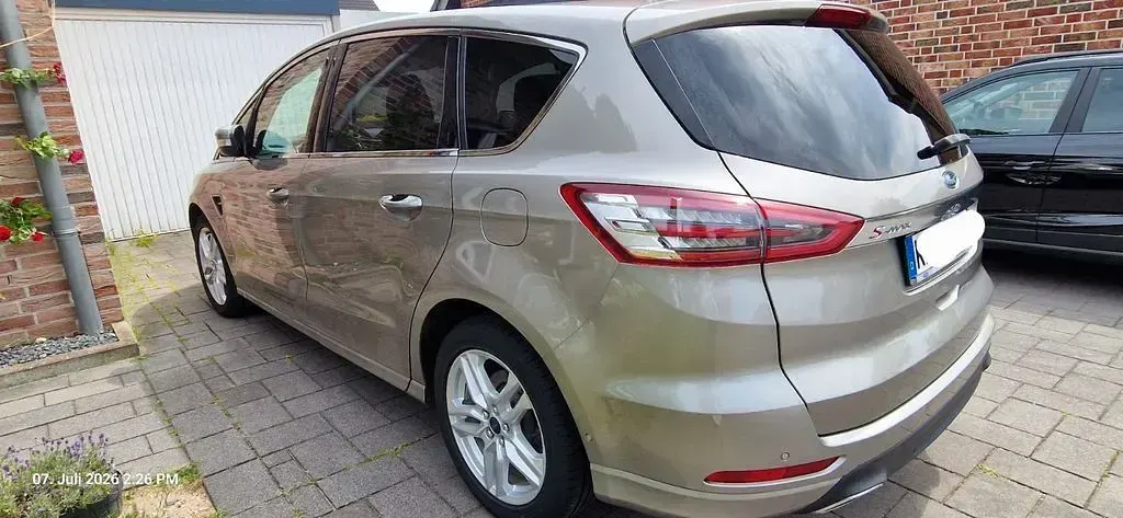 Gebraucht Ford S-MAX Titanium 179 PS (131 kW) 2018 Grau Van / Kleinbus