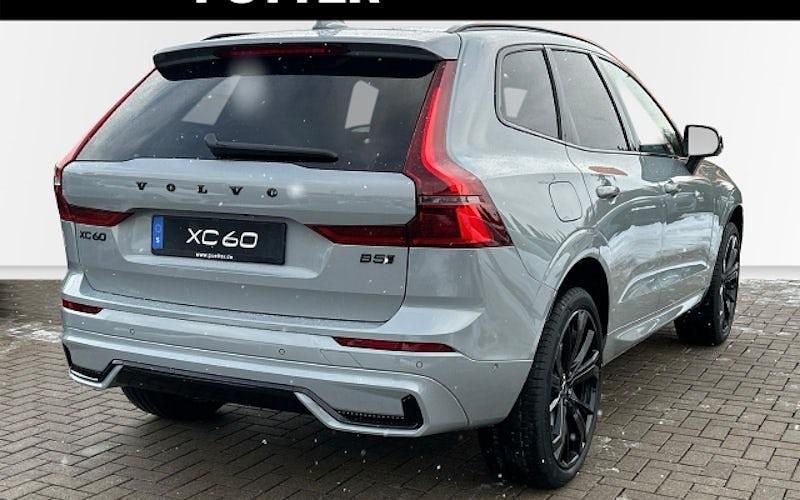 Neu Volvo XC60 Plus 250 PS (183 kW) 2025 Grau SUV