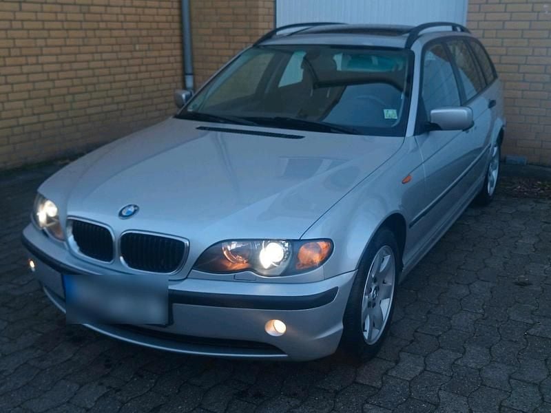 Silber Gebraucht 2002 BMW 320 Kombi | 890 € (Fairer Preis) - Bild 1/4