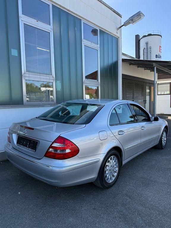 Second-hand Mercedes E280 Elegance 231 CP (169 kW) 2006 Argintiu Berlinǎ
