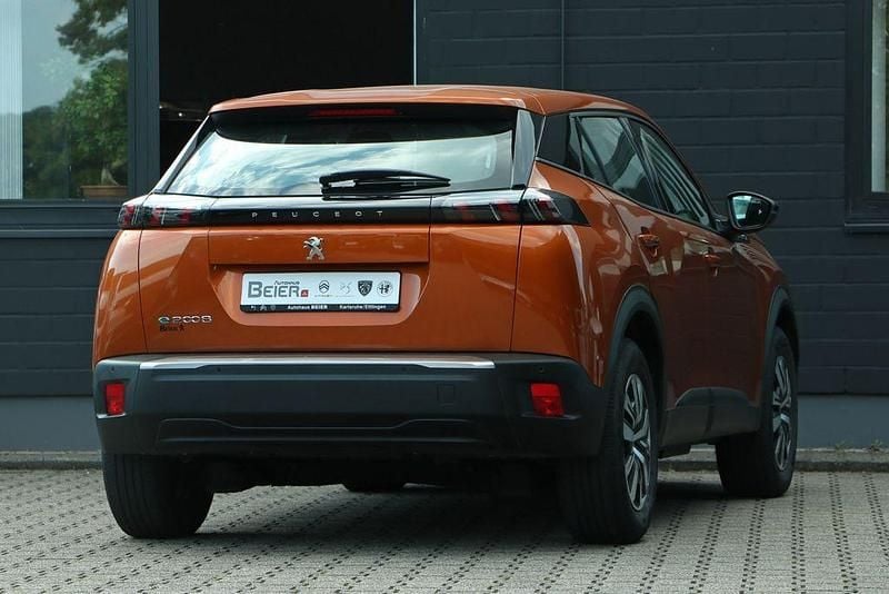 Gebraucht Peugeot e-2008 Active 100 kW (136 PS) 2022 Orange SUV
