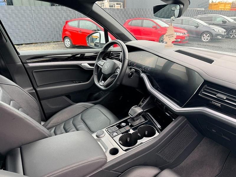 Gebraucht VW Touareg R-line 231 PS (169 kW) 2022 Weiß SUV