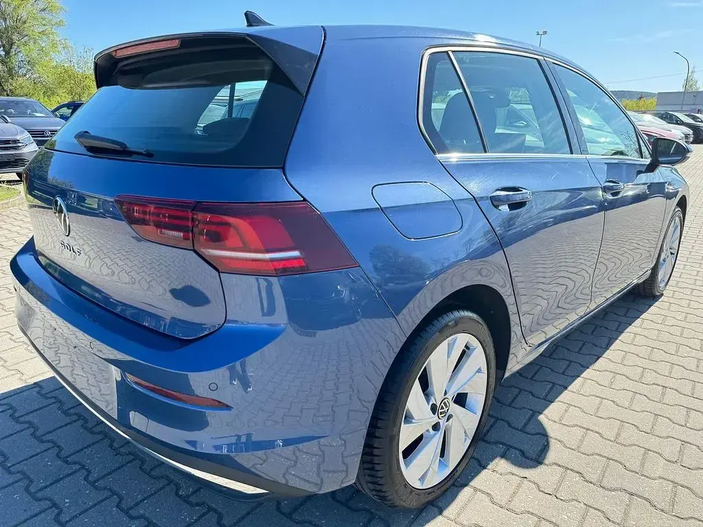 Second-hand VW Golf VIII Style 150 CP (110 kW) 2025 Albastru Berlinǎ