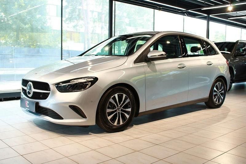 Gebraucht Mercedes B180 136 PS (100 kW) 2024 Silber Kleinwagen