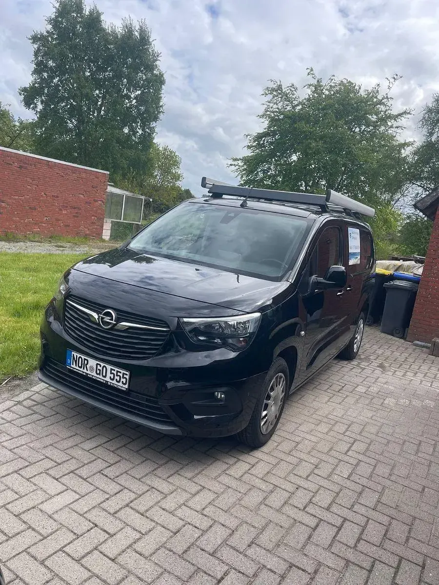 Używany Opel Combo 131 KM (96 kW) 2020 Czarny Minivan