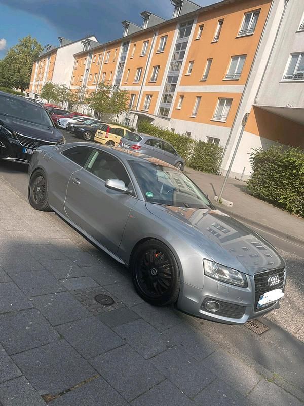 Grau Gebraucht 2009 Audi A5 Design Coupé | 8.900 € (Guter Preis) - Bild 1/4